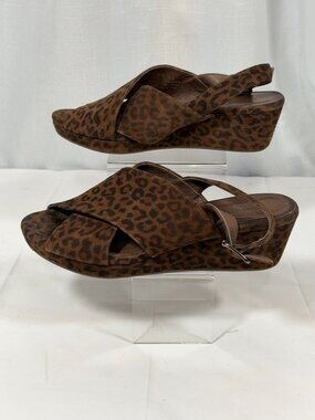 Chocolat Blu Yuni Leopard Print Wedge Sandals Size 8.5